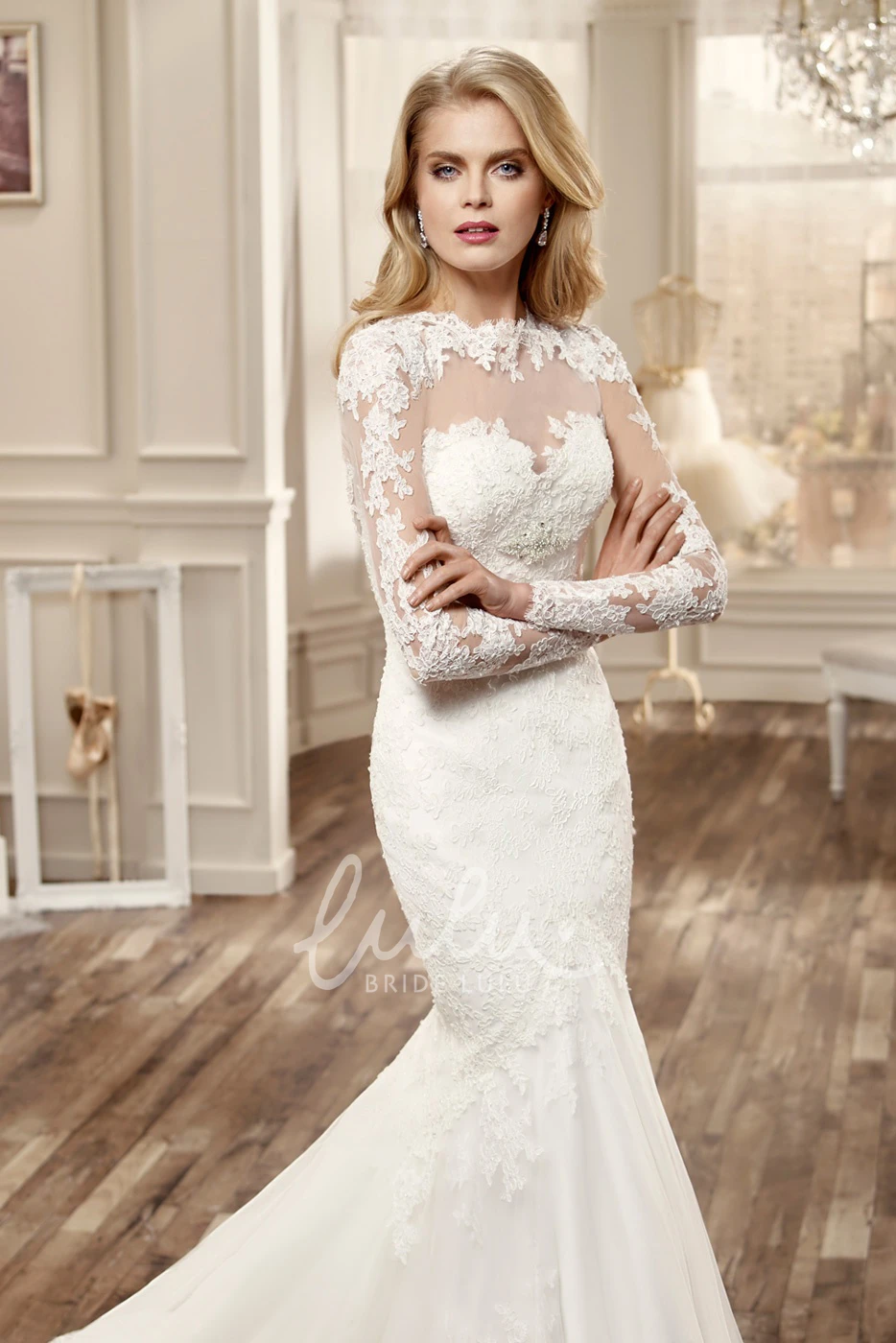 Mermaid Appliques Long-Sleeve Wedding Dress with Keyhole Back