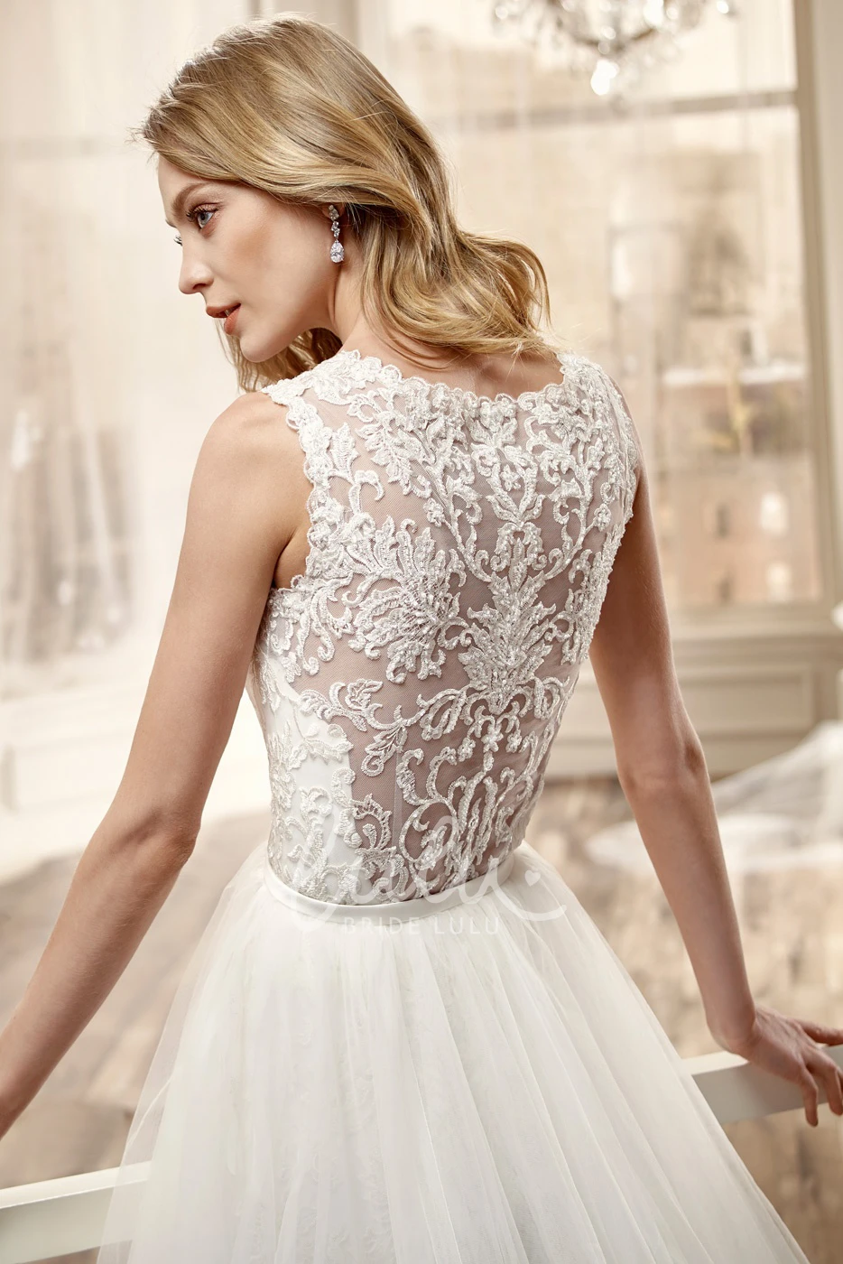 Tulle and Lace Jewel-Neck Warm Wedding Dress with Side Split
