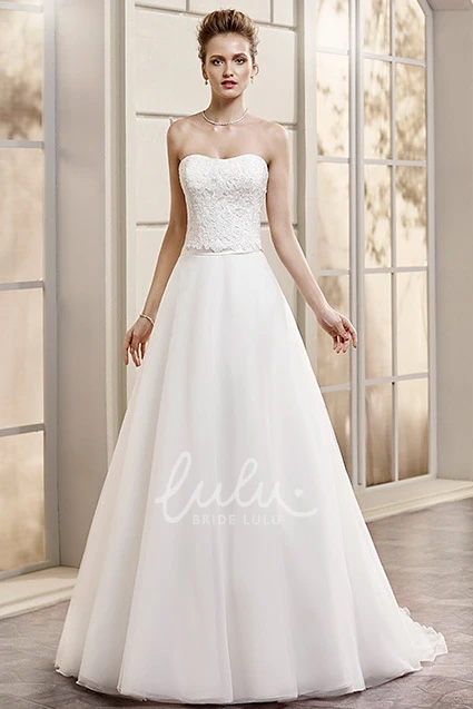 A-Line Tulle Strapless Wedding Dress with Appliques 2025 Women Elegant