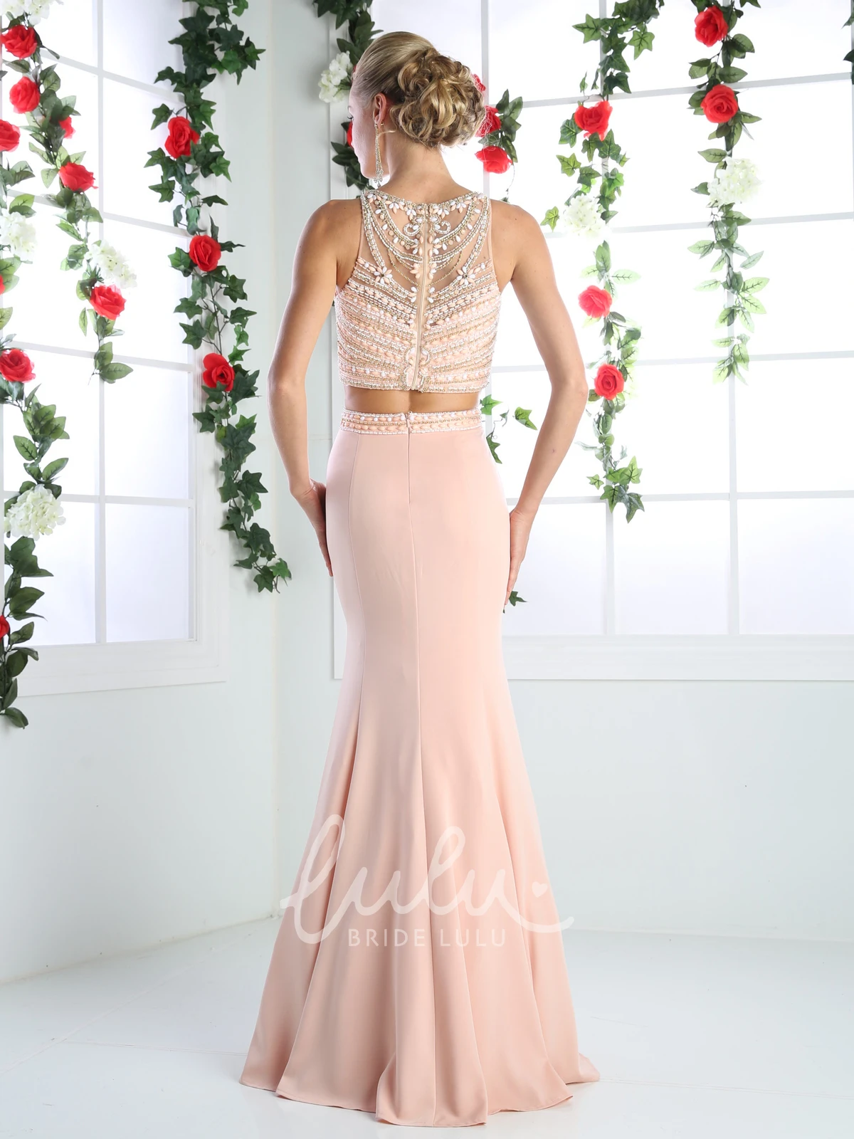 Illusion Sheath Dress with Beading Modern Jewel-Neck Prom Dress