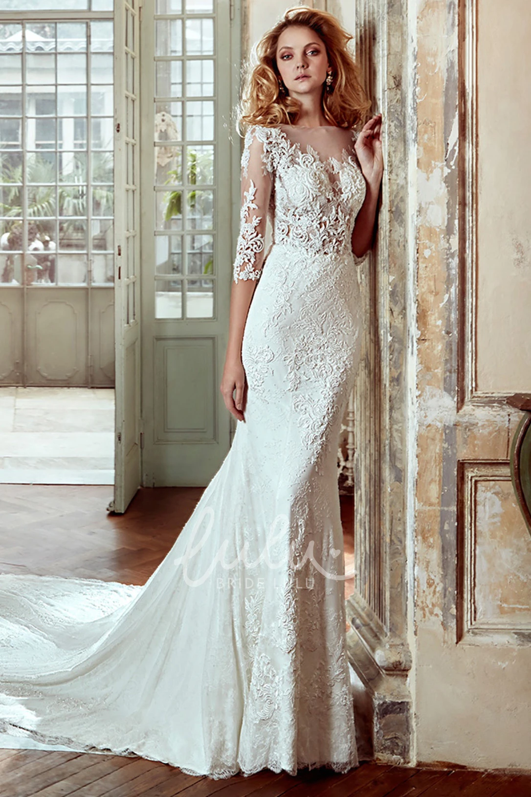 Illusive Appliqued Sheath Lace Wedding Dress with Court Train Elegant Bridal Gown