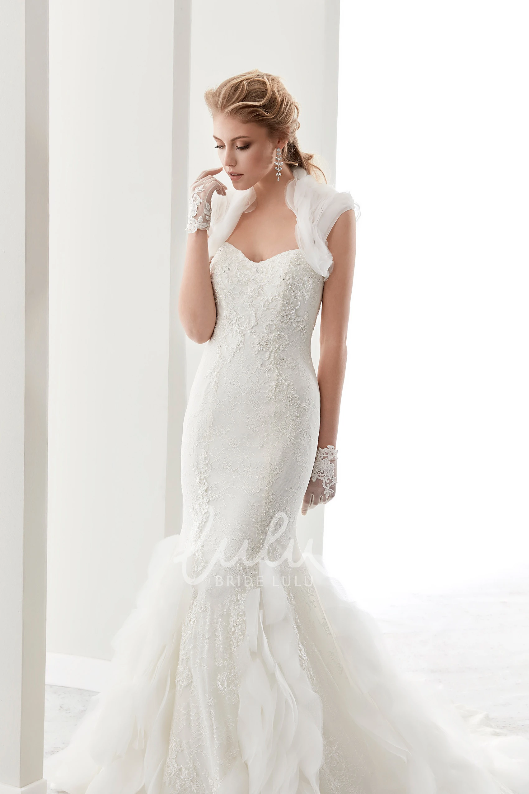 Lace Sheath Wedding Dress with Sweetheart Neckline and Mermaid Style