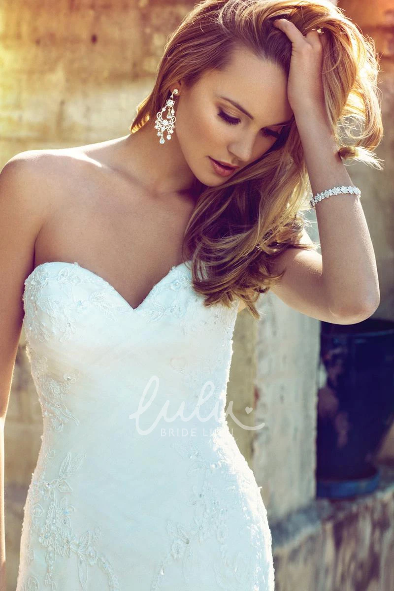 Lace Sweetheart A-Line Wedding Dress Elegant Bridal Gown with Lace-Up Back