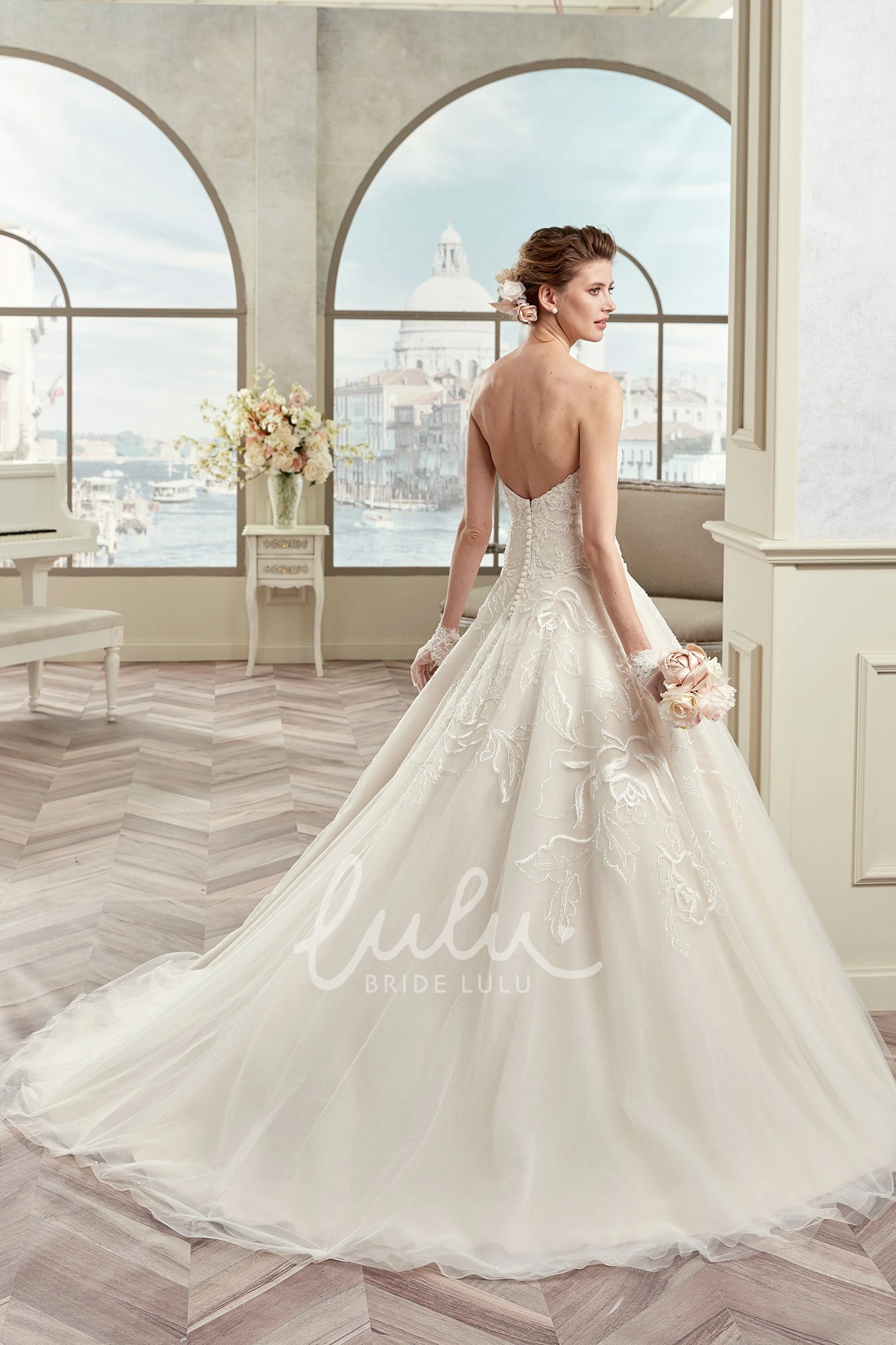 A-line Sweetheart Wedding Dress with Appliques and Brush Train Classic Elegant Bridal Gown