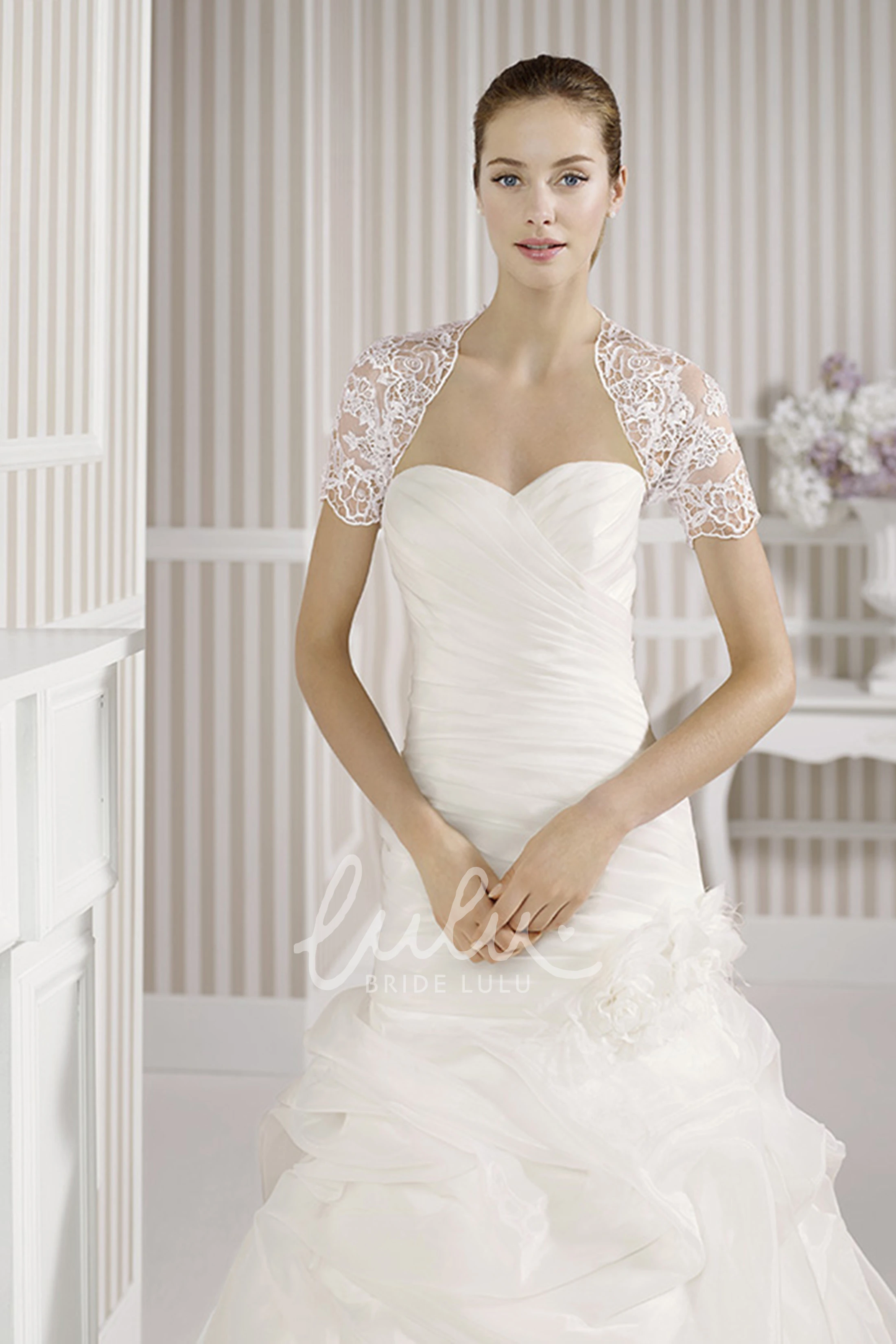 Organza Mermaid Wedding Dress with Sweetheart Neckline and Pick Up Modern Bridal Gown