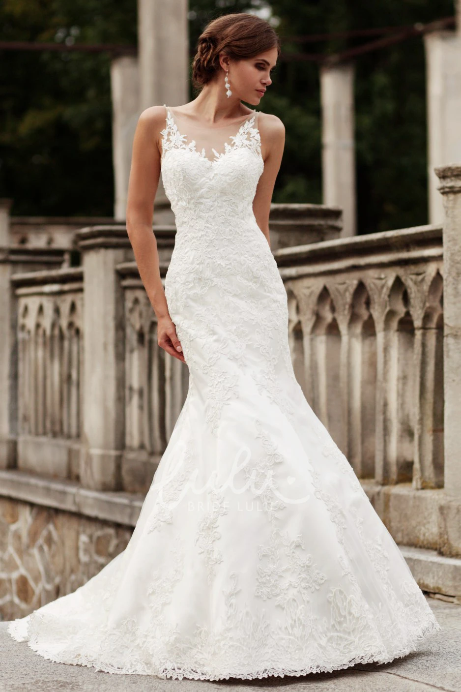 V-Neck Sleeveless Lace Trumpet Wedding Dress with Appliques