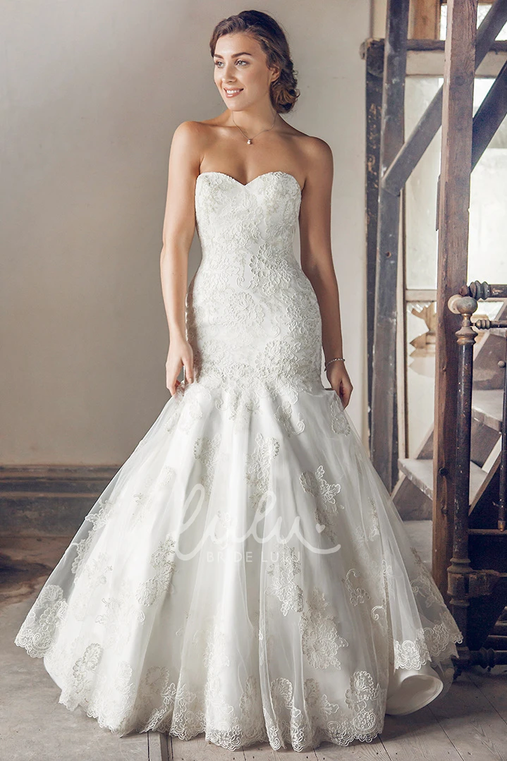 Appliqued Lace and Tulle Wedding Dress with Sweetheart Neckline and Court Train Vintage Wedding Dress
