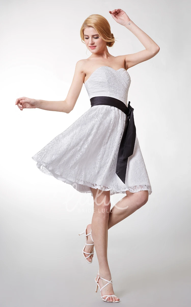 Knee-Length Lace Bridesmaid Dress with Sweetheart Neckline