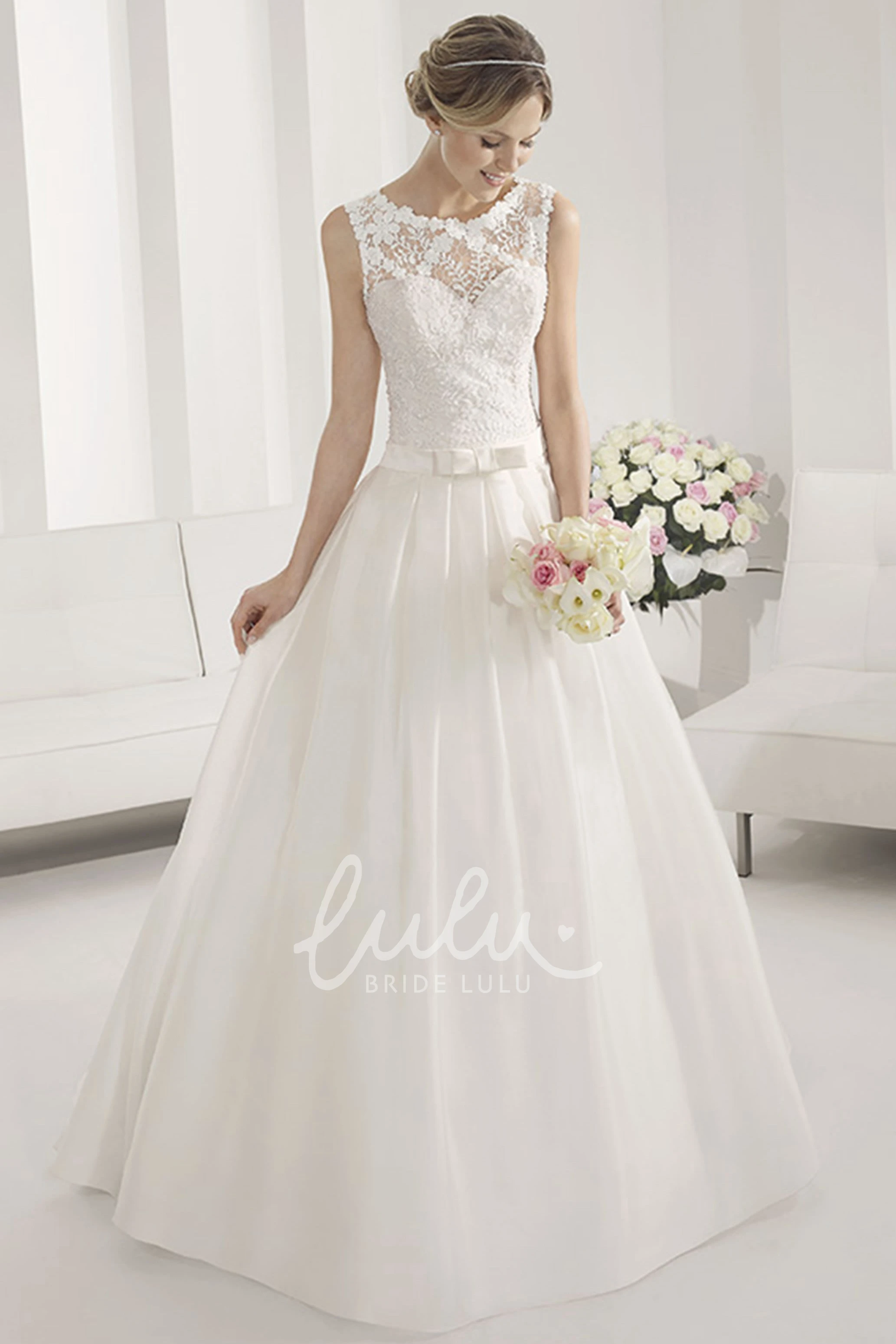 Floral Applique A-line Taffeta Wedding Dress with Scoop Neck
