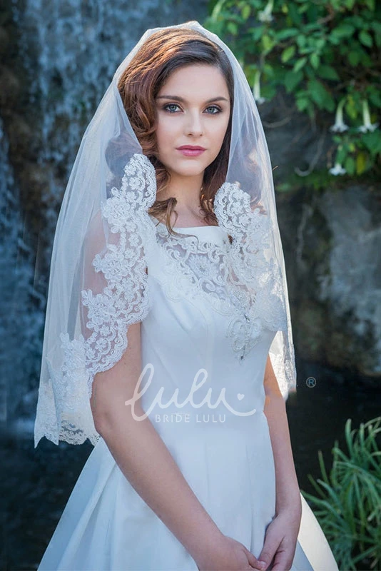 Soft Lace Trim Short Bridal Veil Delicate Wedding Accessory