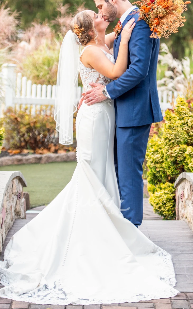 Sexy Mermaid Straps V-neck Sleeveless Lace Appliques Wedding Dress with Sweep Train