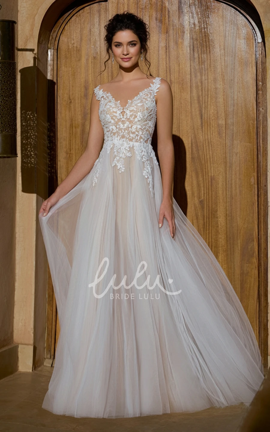 A-Line Floral Lace V-Neck Wedding Dress Romantic Sleeveless Tulle Garden Bridal Gown