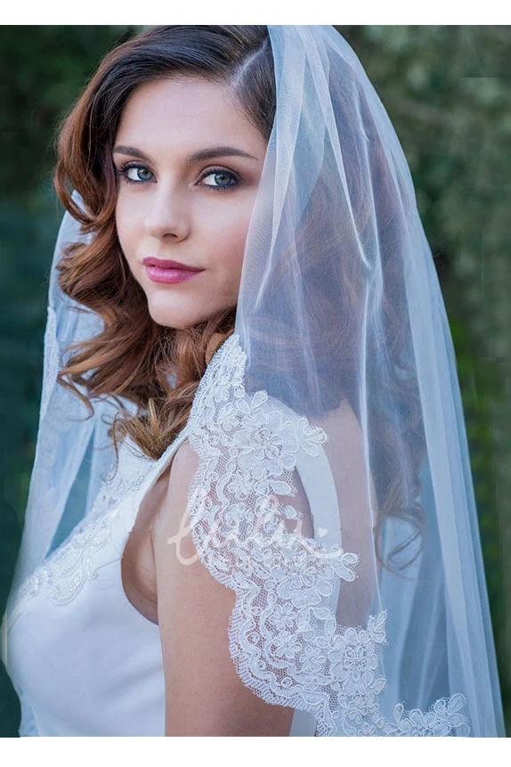 Soft Lace Trim Short Bridal Veil Delicate Wedding Accessory