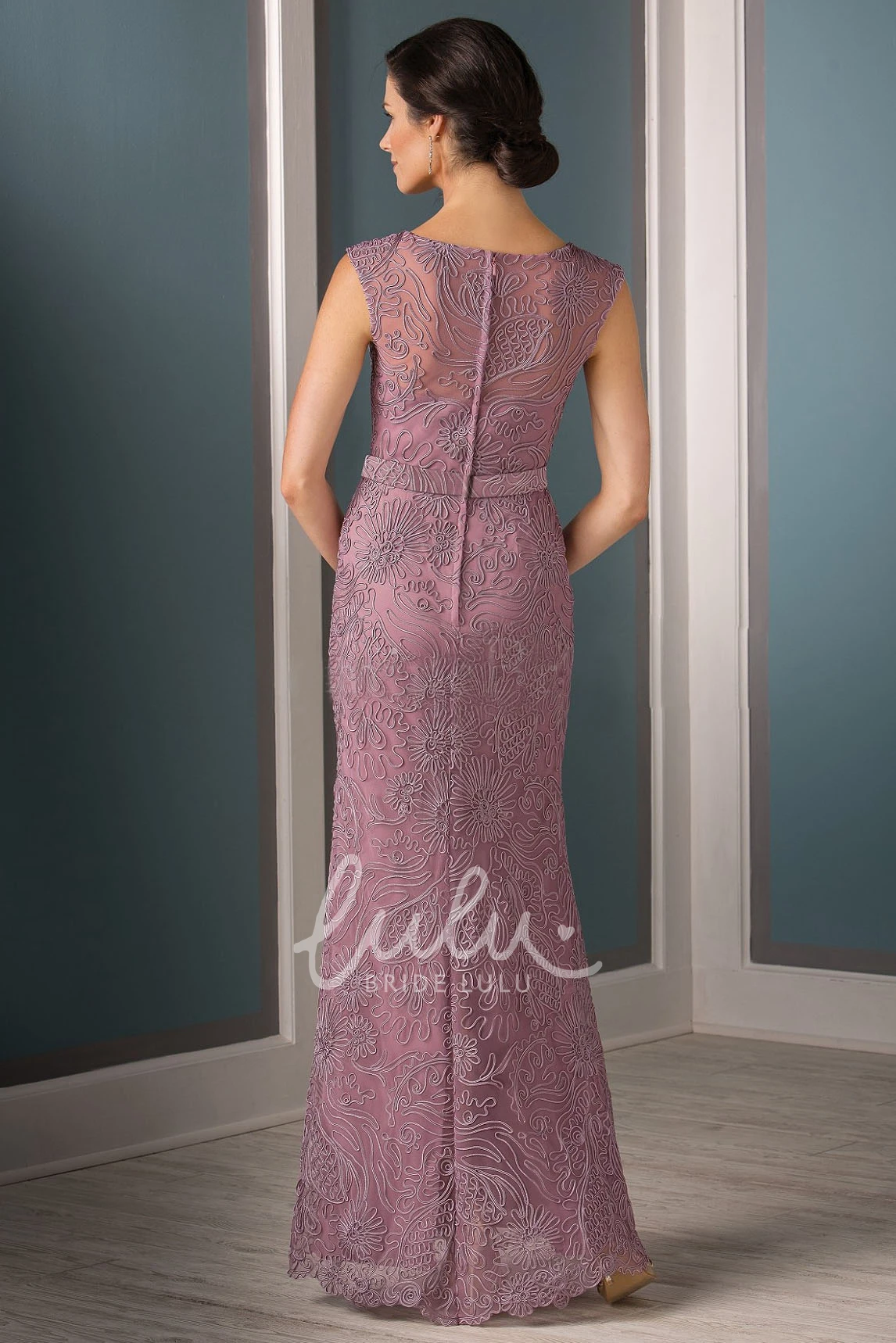 Appliqued Cap-Sleeved Long V-Neck Mother Of The Bride Dress Modern Formal Dress