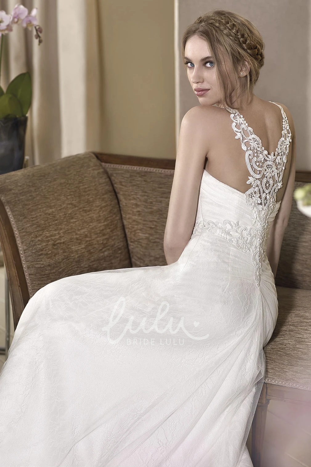Haltered Tulle Sheath Wedding Dress With Ruching Flowy Beach Bridal Gown