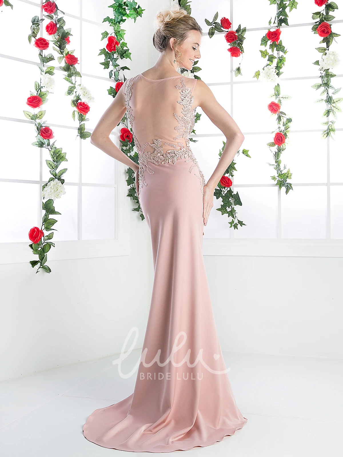 Jewel-Neck Sleeveless Sheath Dress with Appliques Bridesmaid Dress 2025