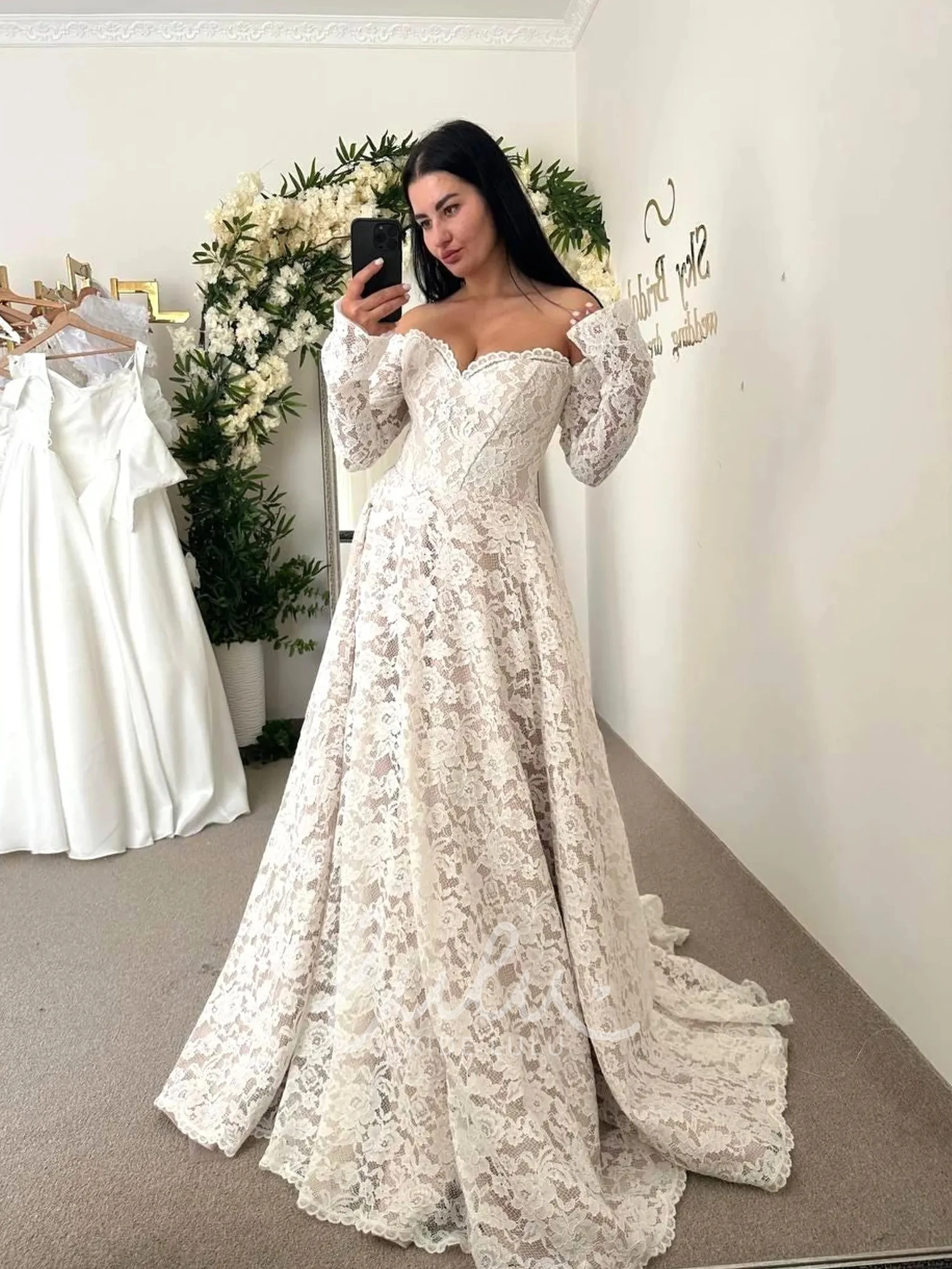Bohemian Floral Lace Off Shoulder A Line Wedding Dress Classic Long Sleeve Bridal Gown with Sweetheart
