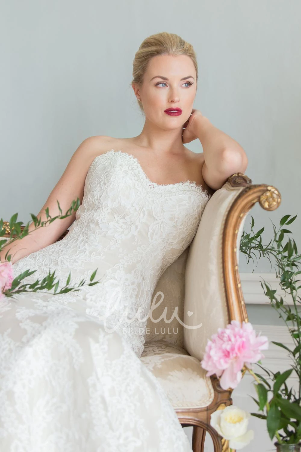 Lace Mermaid Sweetheart Wedding Dress with Court Train Elegant Bridal Gown