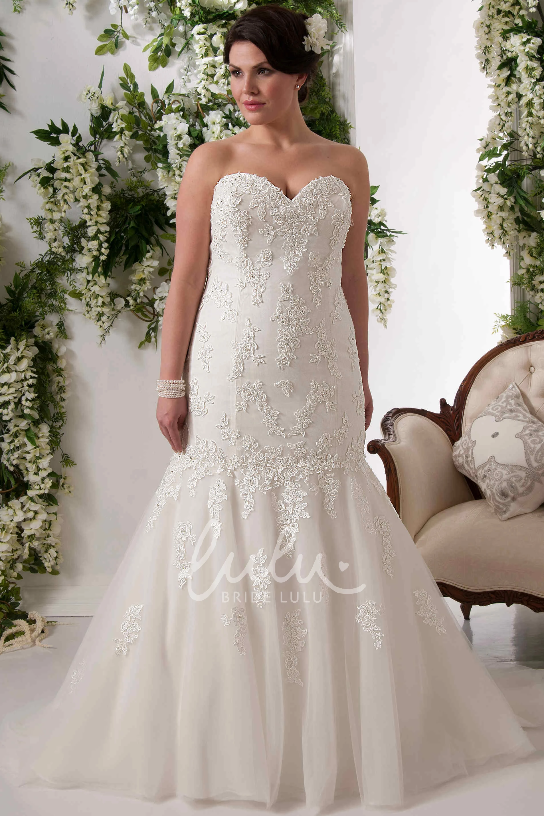 Plus Size Mermaid Sweetheart Lace Wedding Dress with Lace Up Unique Bridal Gown