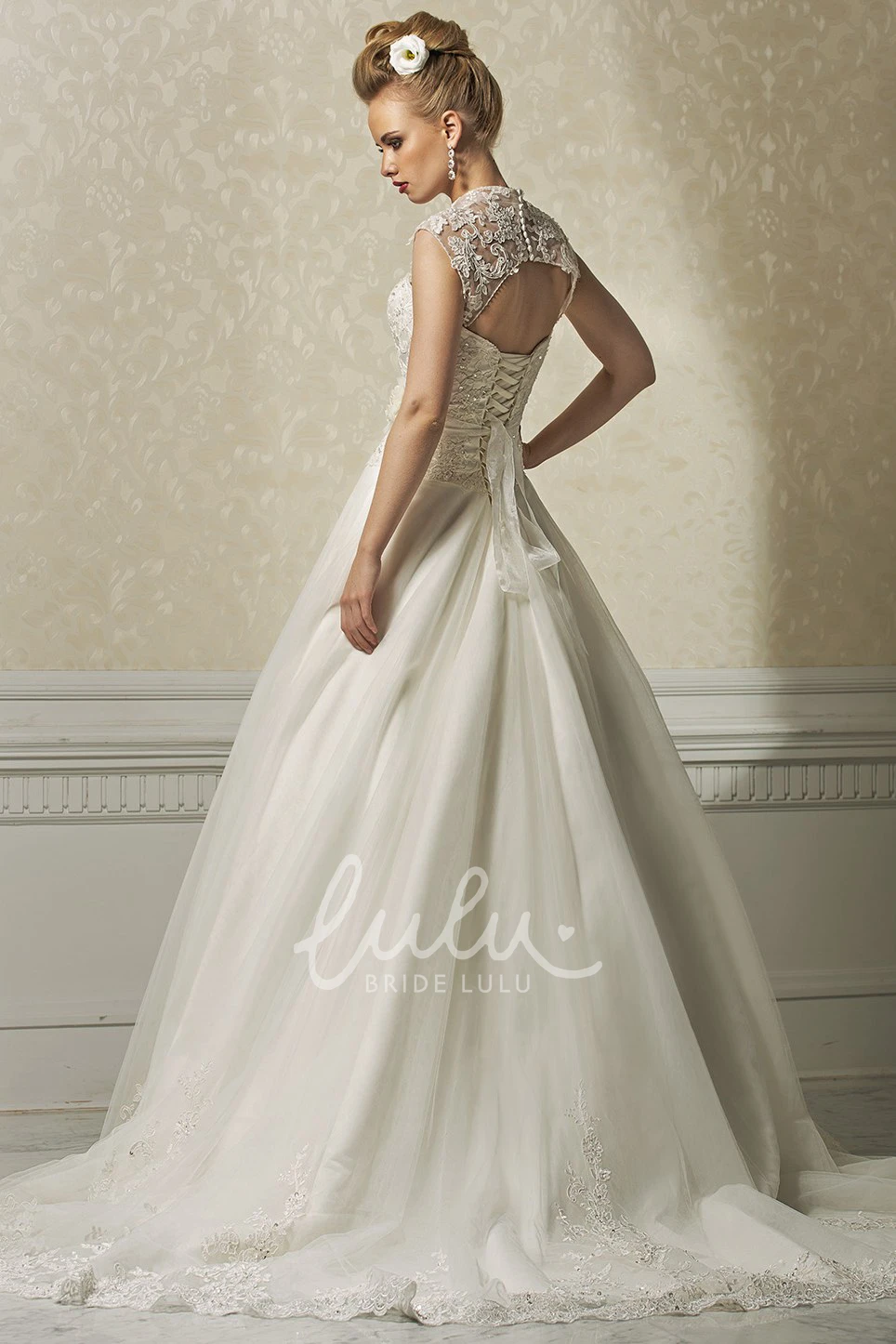Sleeveless Lace&Tulle A-Line Wedding Dress with Flower