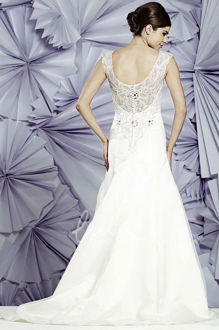 Lace A-Line Sleeveless Tulle&Satin Spring Wedding Dress with Scoop-Neck and Beading Simple Wedding Dress