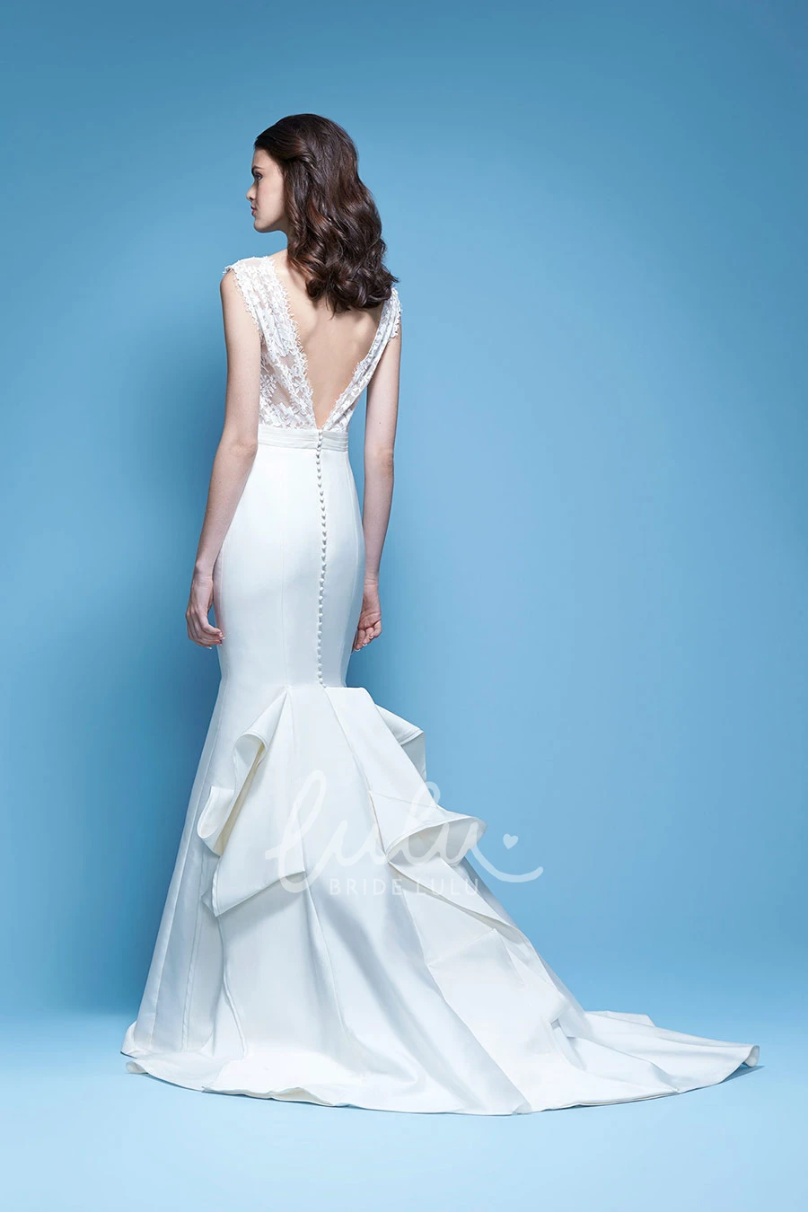 Lace Sheath Satin Wedding Dress with Bateau-Neck Modern Bridal Gown