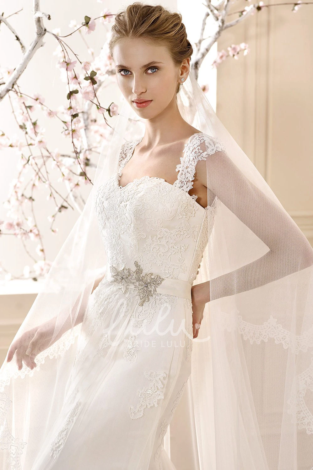 Strapped Sleeveless Lace Sheath Wedding Dress