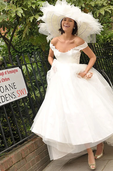Off-The-Shoulder Tulle Wedding Dress with Appliques Ball Gown Style
