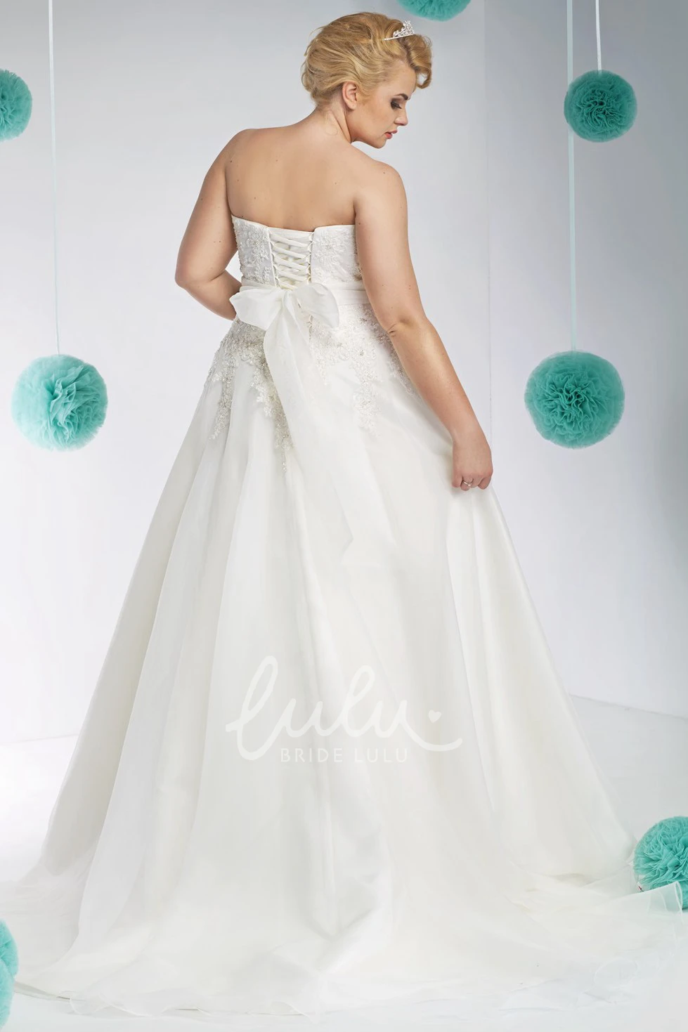Organza&Satin Plus Size Wedding Dress with Waist Jewellery A-Line Strapless Sleeveless Maxi Appliqued