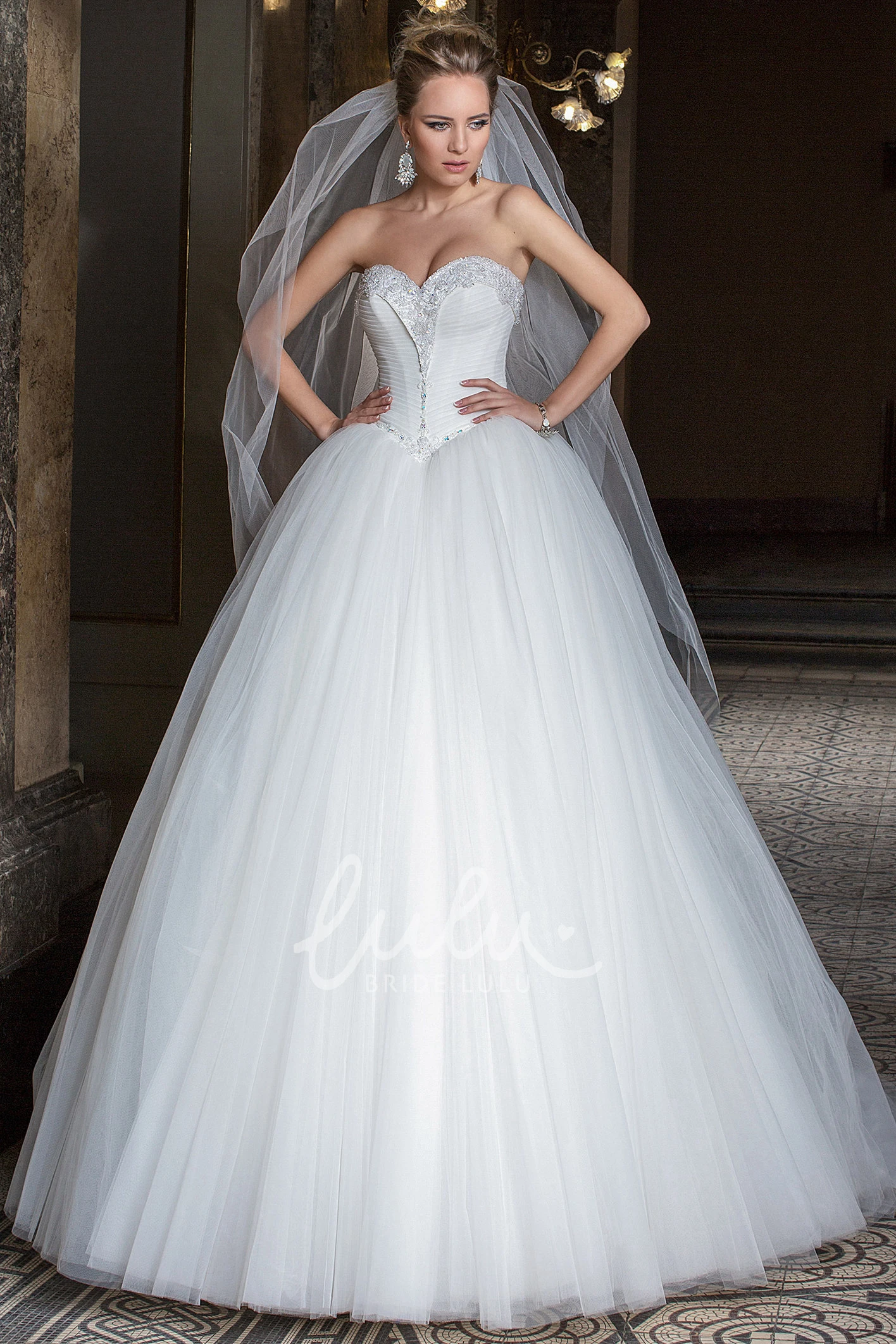 Sweetheart Tulle Wedding Dress Sleeveless Ball Gown with Ruching & Floor-Length