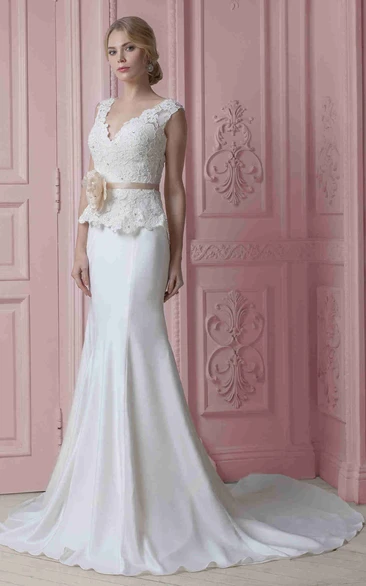 Appliqued Sleeveless Sheath V-Neck Wedding Dress Stretched Satin Bridal Gown