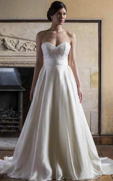 Sweetheart A-Line Wedding Dress with Appliques and Sleeveless Style