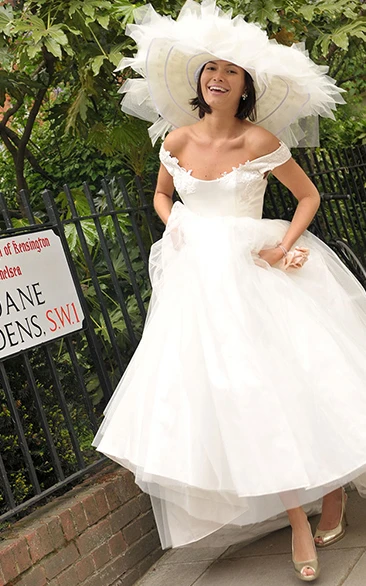 Off-The-Shoulder Tulle Wedding Dress with Appliques Ball Gown Style