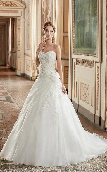 Organza Sweetheart A-Line Wedding Dress with Appliques and Beading