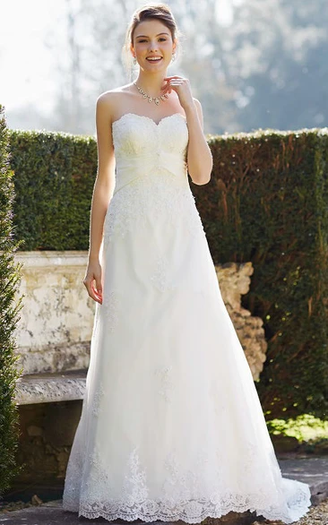 Sweetheart A-Line Lace Wedding Dress with Appliques Floor-Length Bridal Gown