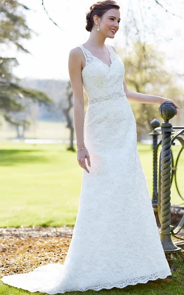 Sleeveless V-Neck Lace Wedding Dress with Waist Jewelry Sheath Bridal Gown