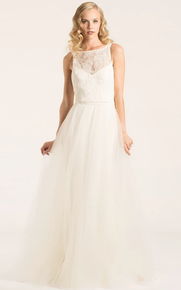 Tulle A-Line Wedding Dress Sleeveless with Appliques and Bateau Neckline