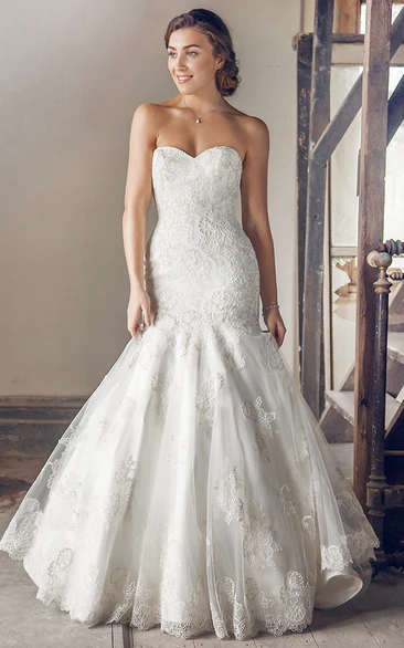 Appliqued Lace and Tulle Wedding Dress with Sweetheart Neckline and Court Train Vintage Wedding Dress