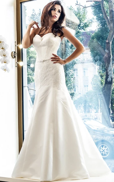 Sweetheart Appliqued Satin Floor-Length Wedding Dress Elegant Bridal Gown