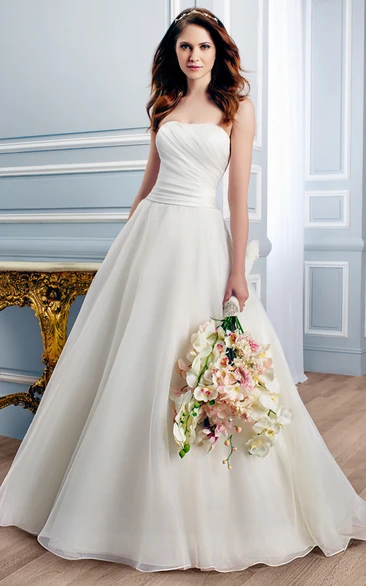 Strapless Ruched Chiffon Wedding Dress with Court Train Elegant Bridal Gown 2024