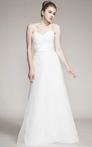 Lace A-Line Sweetheart Wedding Dress with Sleeveless Design