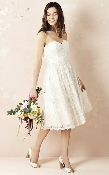 Sweetheart Lace Tea-Length Wedding Dress with Sleeveless Design