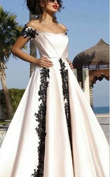 Off-the-Shoulder Black Applique Evening Dress in Modern Style