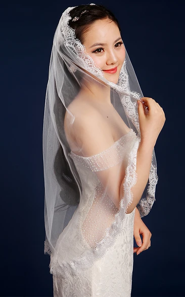 Short Tulle Wedding Veil Simple Style with Lace Edge