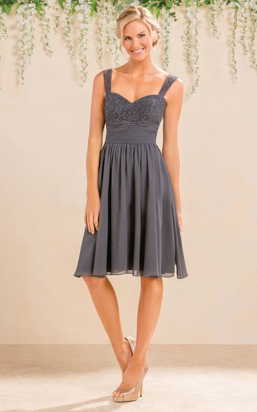 Lace Knee-Length Sleeveless Bridesmaid Dress with V-Back Elegant Bridesmaid Dress