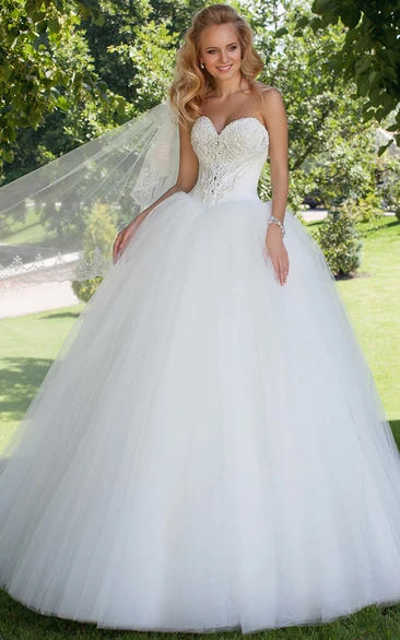 Sweetheart Beaded Tulle Floor-Length Wedding Dress with Court Train Flowy Bridal Gown