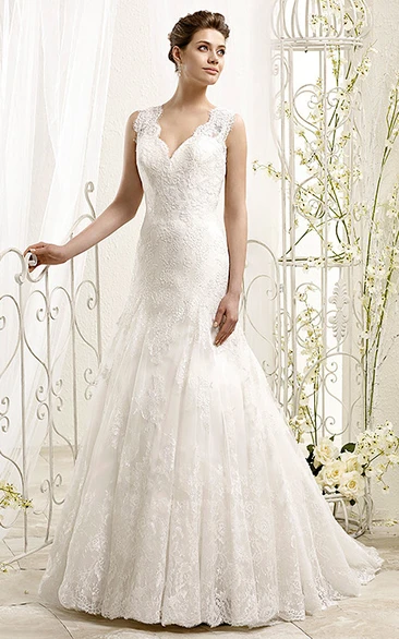 Sleeveless Lace A-Line Wedding Dress Floor-Length V-Neck with Pleats