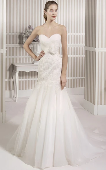 Sweetheart Tulle Trumpet Wedding Dress with Appliques and Criss Cross Elegant Bridal Gown