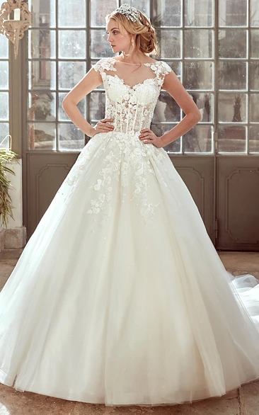 Cap-Sleeve Wedding Dress with Pleated Tulle Skirt and Lace Corset Flowy Wedding Dress Women 2024