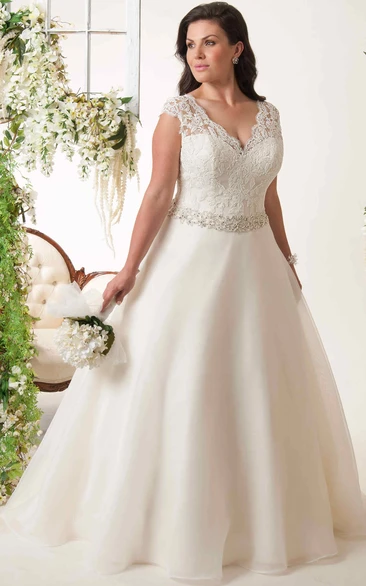 Plus Size A-Line Jeweled V-Neck Lace Wedding Dress with Keyhole Elegant 2024 Bridal Gown